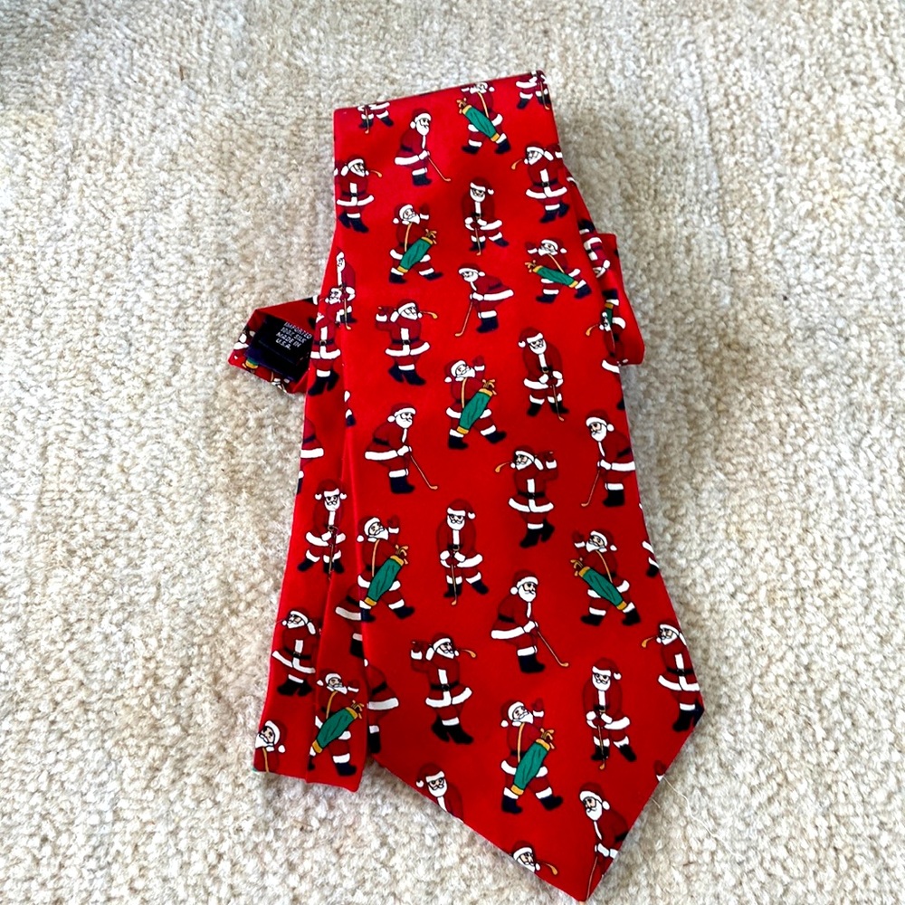 Pristine John Henry Santa golf tie like new